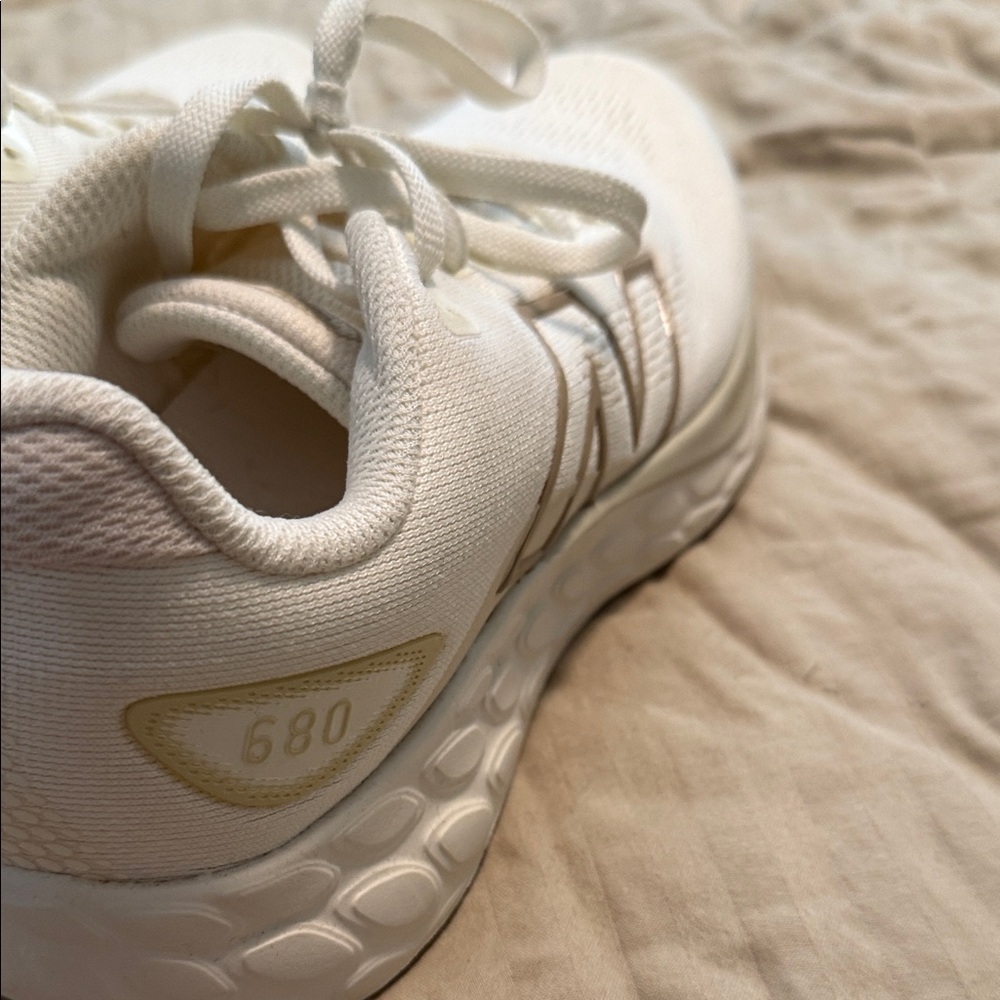 New Balance 680 Fresh Foam Women's White and Gold Running Shoes *No Box* - Picture 7 of 8